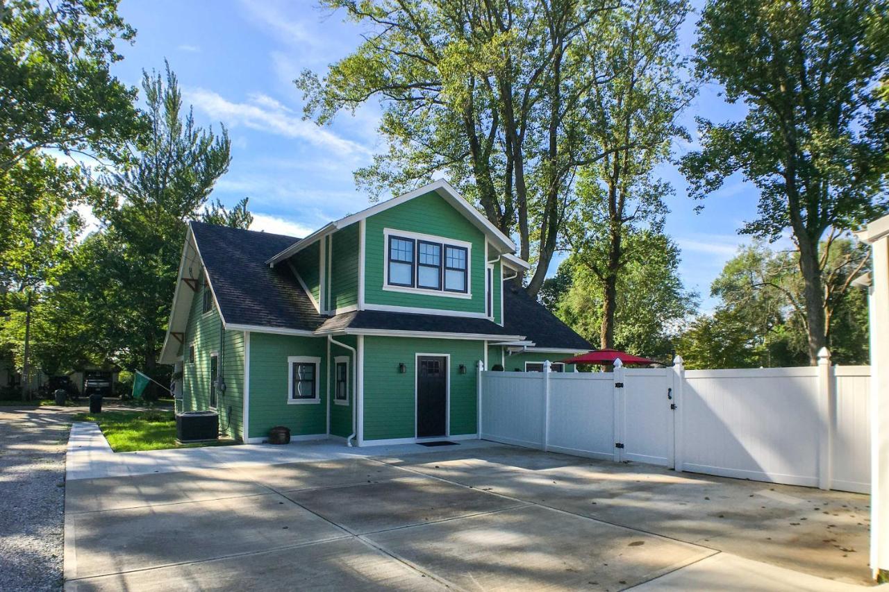 Renovated Craftsman House With Patio And Fire Pit! Villa Vevay Bagian luar foto